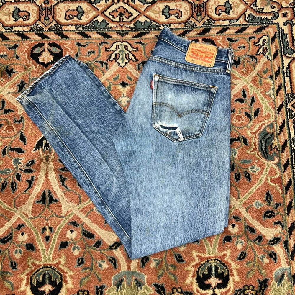 Y2K Faded 501 Levi’s Straight Leg Ripped Jeans 32x32